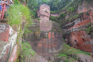 Ritratto a figura intera di Buddha Gigante di Leshan