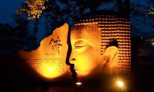 Notte del Buddha Gigante di Leshan