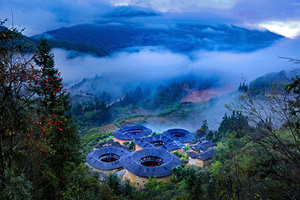 Panorama di Tianluokeng Tulou.jpg