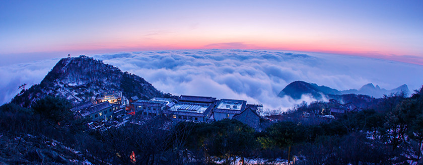Mare di nuvole del monte Tai