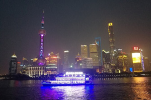 Crociera sul Fiume Huangpu di notte