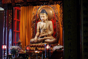 Buddha seduto di giada nel Tempio del Buddha di Giada