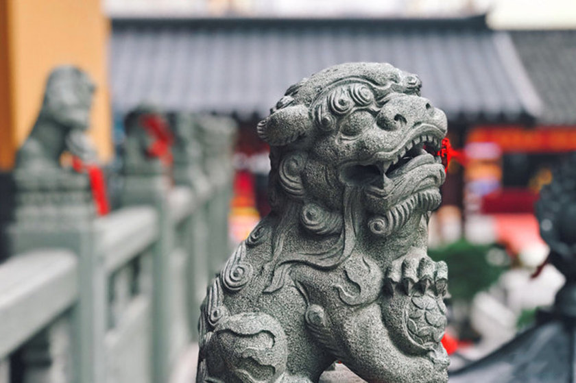 Leone di pietra nel Tempio del Buddha di Giada Shanghai