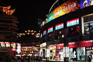 Strada Pedonale di Huaqiangbei di notte.jpg