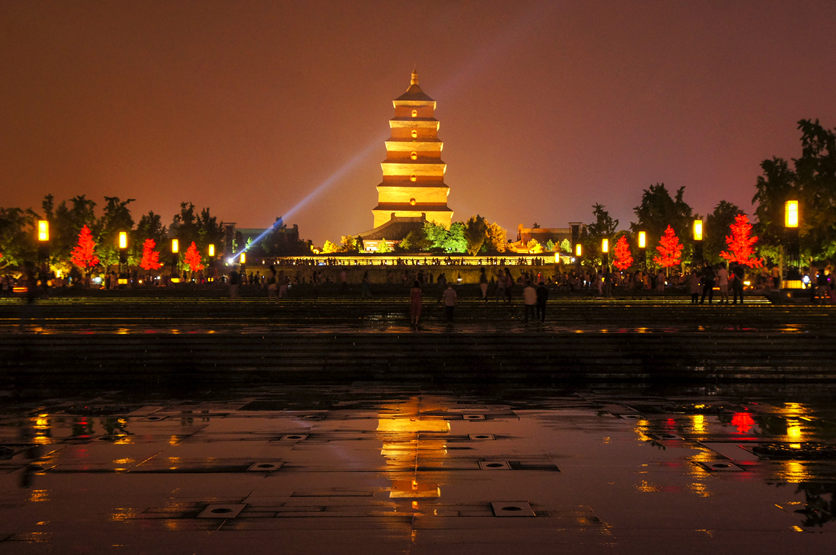 Piazza della Pagoda della Grande Oca Selvatica di notte